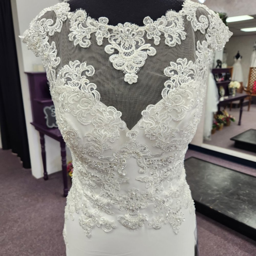 Casablanca BL206 Ivory Size 8 Bridal Gown/Wedding Dress - Picture 2 of 8